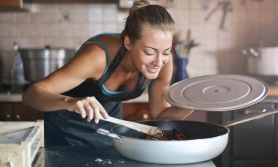 &Gamma;&kappa;&rho;&epsilon;&lambda;ί&nu;&eta;: T&iota; &epsilon;ί&nu;&alpha;&iota; &eta; &omicron;&rho;&mu;ό&nu;&eta; &tau;&eta;&sigmaf; &pi;&epsilon;ί&nu;&alpha;&sigmaf; &kappa;&alpha;&iota; &pi;&omega;&sigmaf; &nu;&alpha; &tau;&eta;&nu; &delta;&iota;&alpha;&chi;&epsilon;&iota;&rho;&iota;&sigma;&tau;&omicron;ύ&mu;&epsilon;