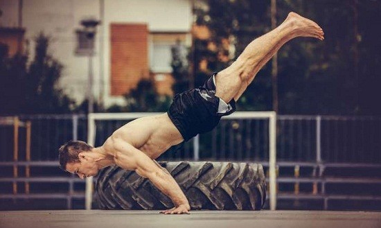 &Kappa;&alpha;&lambda;&lambda;&iota;&sigma;&theta;&epsilon;&nu;&iota;&kappa;ή &gamma;&upsilon;&mu;&nu;&alpha;&sigma;&tau;&iota;&kappa;ή &gamma;&iota;&alpha; &mu;ύ&epsilon;&sigmaf;