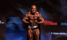 &Mu;&iota;&chi;ά&lambda;&eta;&sigmaf; &Kappa;&epsilon;&phi;&alpha;&lambda;&iota;&alpha;&nu;ό&sigmaf;, &omicron; &tau;&epsilon;&lambda;&epsilon;&upsilon;&tau;&alpha;ί&omicron;&sigmaf; &alpha;&gamma;ώ&nu;&alpha;&sigmaf; &epsilon;&nu;ό&sigmaf; &mu;&epsilon;&gamma;ά&lambda;&omicron;&upsilon; &alpha;&theta;&lambda;&eta;&tau;ή!