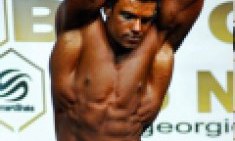 &Pi;&Alpha;&Rho;&Omicron;&Upsilon;&Sigma;&Iota;&Alpha;&Sigma;&Eta;: &Pi;έ&tau;&rho;&omicron;&sigmaf; &Chi;&epsilon;&lambda;&mu;ή&sigmaf; Bodybuilding Athlete
