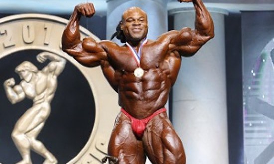 Triple Crown &alpha;&pi;ό &tau;&omicron;&nu; &tau;&epsilon;&rho;ά&sigma;&tau;&iota;&omicron; Kai Greene!