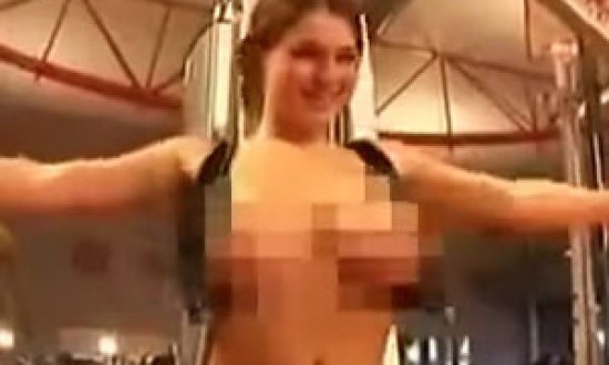 Νεαρή κάνει γυμναστική όταν ξαφνικά... (Βίντεο) !!!