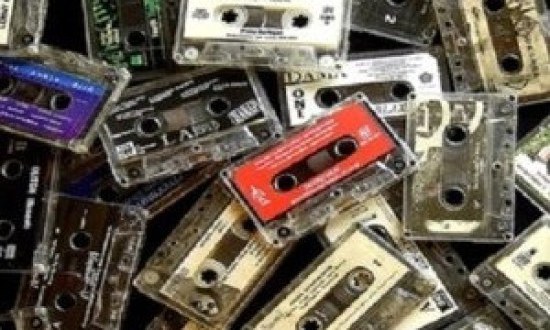 &Pi;&omicron;&iota;&omicron; &tau;&rho;&alpha;&gamma;&omicron;ύ&delta;&iota; ή&tau;&alpha;&nu; "top" &tau;&eta;&nu; &eta;&mu;έ&rho;&alpha; &pi;&omicron;&upsilon; &gamma;&epsilon;&nu;&nu;&eta;&theta;ή&kappa;&alpha;&tau;&epsilon;;