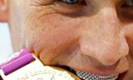 &Eta; &Alpha;&Theta;&Lambda;&Eta;&Tau;&Iota;&Kappa;&Eta; &Mu;&Alpha;&Sigma;&Epsilon;&Lambda;&Alpha; &Epsilon;&Lambda;&Alpha;&Tau;&Tau;&Omega;&Nu;&Epsilon;&Iota; &Tau;&Eta;&Nu; &Kappa;&Omicron;&Rho;&Tau;&Iota;&Zeta;&Omicron;&Lambda;&Eta; &Kappa;&Alpha;&Tau;&Alpha; &Tau;&Eta; &Delta;&Iota;&Alpha;&Rho;&Kappa;&Epsilon;&Iota;&Alpha; &Tau;&Eta;&Sigma; &Pi;&Rho;&Omicron;&Pi;&Omicron;&Nu;&Eta;&Sigma;&Eta;&Sigma;