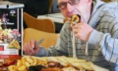 &Tau;&omicron; &pi;&rho;&omega;&iota;&nu;ό &tau;&omega;&nu; 6.000 &theta;&epsilon;&rho;&mu;ί&delta;&omega;&nu; &pi;&omicron;&upsilon;... &sigma;&kappa;&omicron;&tau;ώ&nu;&epsilon;&iota;!