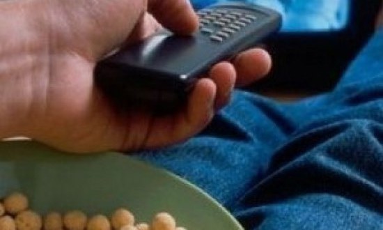 Κάθεσαι όλη μέρα στον καναπέ; Δες τι σε περιμένει! (VIDEO)