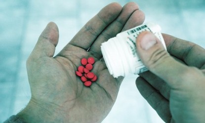 &Tau;&iota; &sigma;&upsilon;&mu;&beta;&alpha;ί&nu;&epsilon;&iota; &mu;&epsilon; &tau;&alpha; &phi;ά&rho;&mu;&alpha;&kappa;&alpha; &gamma;&iota;&alpha; &tau;&omicron; &sigma;&tau;&omicron;&mu;ά&chi;&iota;