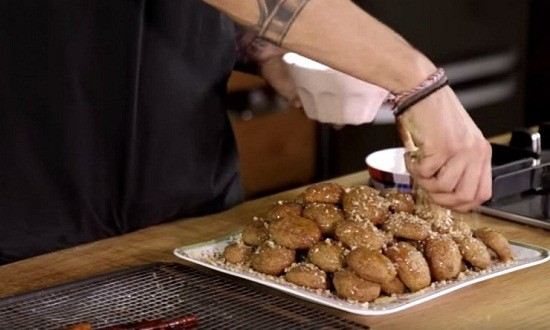 &Pi;ό&sigma;&omicron; &pi;&rho;έ&pi;&epsilon;&iota; &nu;&alpha; &pi;&epsilon;&rho;&pi;&alpha;&tau;ή&sigma;&epsilon;&tau;&epsilon; &gamma;&iota;&alpha; &nu;&alpha; &kappa;ά&psi;&epsilon;&tau;&epsilon; έ&nu;&alpha; &mu;&epsilon;&lambda;&omicron;&mu;&alpha;&kappa;ά&rho;&omicron;&nu;&omicron;