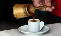 5 &lambda;ό&gamma;&omicron;&iota; &gamma;&iota;&alpha; &nu;&alpha; &pi;ί&nu;&epsilon;&tau;&epsilon; &epsilon;&lambda;&lambda;&eta;&nu;&iota;&kappa;ό &kappa;&alpha;&phi;έ