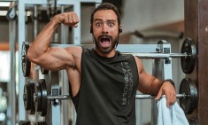 &Eta; &alpha;&gamma;&alpha;&pi;&eta;&mu;έ&nu;&eta; &sigma;&alpha;&lambda;ά&tau;&alpha; &tau;&omicron;&upsilon; &Sigma;ά&kappa;&eta; &Tau;&alpha;&nu;&iota;&mu;&alpha;&nu;ί&delta;&eta; &epsilon;ί&nu;&alpha;&iota; &iota;&delta;&alpha;&nu;&iota;&kappa;ή &gamma;&iota;&alpha; &gamma;&rho;ά&mu;&mu;&omega;&sigma;&eta; (video)