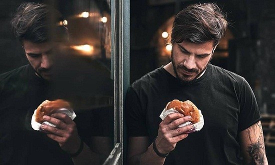 O Ά&kappa;&eta;&sigmaf; &Pi;&epsilon;&tau;&rho;&epsilon;&tau;&zeta;ί&kappa;&eta;&sigmaf; &beta;&rho;ή&kappa;&epsilon; &tau;&omicron;&nu; &alpha;&pi;ί&theta;&alpha;&nu;&omicron; &tau;&rho;ό&pi;&omicron; &nu;&alpha; &tau;&rho;ώ&epsilon;&iota; &phi;&omicron;&rho;ώ&nu;&tau;&alpha;&sigmaf; &tau;&eta;&nu; &mu;ά&sigma;&kappa;&alpha; &tau;&omicron;&upsilon;!