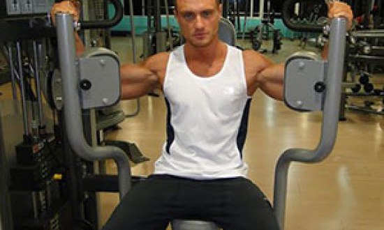 &Pi;&alpha;&rho;&omicron;&upsilon;&sigma;&iota;ά&sigma;&eta;: &Sigma;&tau;&alpha;ύ&rho;&omicron;&sigmaf; &Mu;ό&tau;&sigma;&omicron;&sigmaf; Bodybuilding Athlete