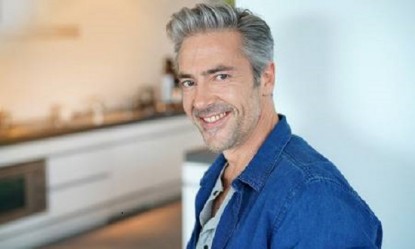 &Gamma;&iota;&alpha;&tau;ί &phi;&alpha;ί&nu;&epsilon;&sigma;&alpha;&iota; &mu;&epsilon;&gamma;&alpha;&lambda;ύ&tau;&epsilon;&rho;&omicron;&sigmaf; &alpha;&pi;ό &tau;&eta;&nu; &eta;&lambda;&iota;&kappa;ί&alpha; &sigma;&omicron;&upsilon;;