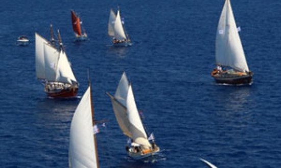 To 4o Spetses Classic Yacht Race &alpha;&nu;&omicron;ί&gamma;&epsilon;&iota; &xi;&alpha;&nu;ά &pi;&alpha;&nu;&iota;ά!