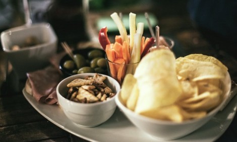 Snacking: &Pi;&omicron;&iota;&alpha; &theta;&rho;&epsilon;&pi;&tau;&iota;&kappa;ά &sigma;&upsilon;&sigma;&tau;&alpha;&tau;&iota;&kappa;ά &chi;&rho;&epsilon;&iota;ά&zeta;&epsilon;&sigma;&alpha;&iota;;