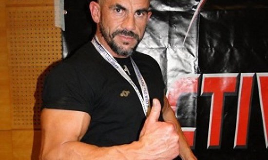 &Sigma;&pi;ύ&rho;&omicron;&sigmaf; &Mu;ό&sigma;&chi;&omicron;&sigmaf;: &laquo;&Kappa;&alpha;&tau;&epsilon;&beta;&alpha;ί&nu;&omega; &pi;ά&nu;&tau;&alpha; &gamma;&iota;&alpha; &tau;ί&tau;&lambda;&omicron;, ό&chi;&iota; &gamma;&iota;&alpha; &tau;&eta;&nu; &sigma;&upsilon;&mu;&mu;&epsilon;&tau;&omicron;&chi;ή&raquo;