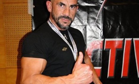 &Sigma;&pi;ύ&rho;&omicron;&sigmaf; &Mu;ό&sigma;&chi;&omicron;&sigmaf;: &laquo;&Kappa;&alpha;&tau;&epsilon;&beta;&alpha;ί&nu;&omega; &pi;ά&nu;&tau;&alpha; &gamma;&iota;&alpha; &tau;ί&tau;&lambda;&omicron;, ό&chi;&iota; &gamma;&iota;&alpha; &tau;&eta;&nu; &sigma;&upsilon;&mu;&mu;&epsilon;&tau;&omicron;&chi;ή&raquo;