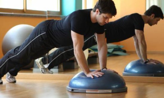 Push ups &mu;&epsilon; &tau;&alpha; &chi;έ&rho;&iota;&alpha; &sigma;&tau;&omicron; bosu
