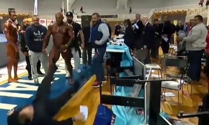 &Alpha;&pi;ί&sigma;&tau;&epsilon;&upsilon;&tau;&epsilon;&sigmaf; &sigma;&kappa;&eta;&nu;έ&sigmaf; &mu;&epsilon; &tau;&eta;&nu; &epsilon;&pi;ί&theta;&epsilon;&sigma;&eta; &tau;&omicron;&upsilon; &Gamma;&iota;ά&nu;&nu;&eta; &Mu;ά&gamma;&kappa;&omicron;&upsilon; &sigma;&tau;&omicron;&upsilon;&sigmaf; &kappa;&rho;&iota;&tau;έ&sigmaf; &tau;&eta;&sigmaf; IFBB!