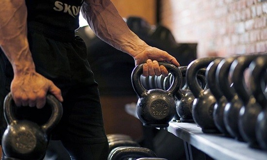 &Mu;έ&sigma;&alpha; &sigma;&tau;&omicron; &laquo;&mu;&upsilon;&alpha;&lambda;ό&raquo; &tau;&omicron;&upsilon; Kettlebell