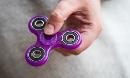 Fidget Spinner: &Eta; &nu;έ&alpha; &mu;&alpha;&nu;ί&alpha; &pi;&omicron;&upsilon; &kappa;&alpha;&tau;&alpha;&pi;&omicron;&lambda;&epsilon;&mu;ά &tau;&omicron; ά&gamma;&chi;&omicron;&sigmaf;