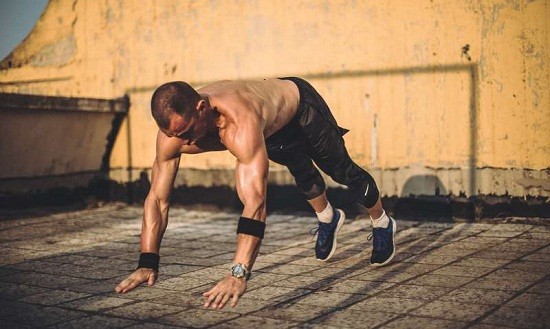 &Kappa;ά&psi;&epsilon; &tau;&omicron; &lambda;ί&pi;&omicron;&sigmaf; &mu;&epsilon; burpees &sigma;&epsilon; &kappa;&upsilon;&kappa;&lambda;&iota;&kappa;ή &pi;&rho;&omicron;&pi;ό&nu;&eta;&sigma;&eta;