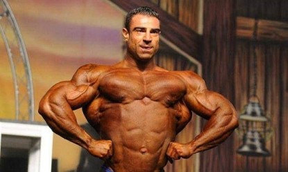 O &Mu;&alpha;&nu;ώ&lambda;&eta;&sigmaf; &Kappa;&alpha;&rho;&alpha;&mu;&alpha;&nu;&lambda;ά&kappa;&eta;&sigmaf; &pi;&rho;&omicron;&sigma;&chi;&omega;&rho;&epsilon;ί &sigma;&tau;&eta;&nu; &Pi;.&Omicron;.&Sigma;.&Delta;.