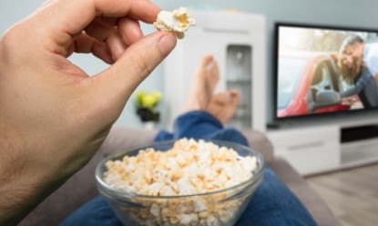 &Kappa;&omicron;&rho;&omega;&nu;&omicron;ϊό&sigmaf;: &Pi;&alpha;ί&zeta;&epsilon;&iota; &rho;ό&lambda;&omicron; &eta; &delta;&iota;&alpha;&tau;&rho;&omicron;&phi;ή &sigma;&tau;&eta;&nu; &alpha;&nu;&tau;&iota;&mu;&epsilon;&tau;ώ&pi;&iota;&sigma;&eta; &tau;&omicron;&upsilon;;