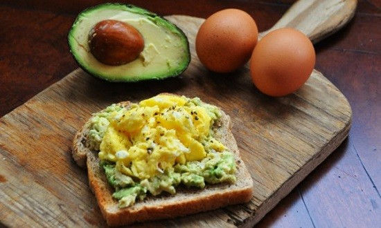 &Omicron;&iota; &tau;&rho;&omicron;&phi;έ&sigmaf; &mu;&epsilon; &lambda;&iota;&pi;&alpha;&rho;ά &pi;&omicron;&upsilon; &beta;ά&zeta;&omicron;&upsilon;&nu; &laquo;&phi;&omega;&tau;&iota;ά&raquo; &sigma;&tau;&omicron; &mu;&epsilon;&tau;&alpha;&beta;&omicron;&lambda;&iota;&sigma;&mu;ό &sigma;&omicron;&upsilon;