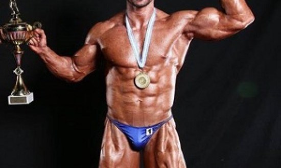 &Omicron; &Delta;&epsilon;&lambda;&eta;&gamma;&iota;ά&nu;&nu;&eta;&sigmaf; &tau;&omicron;&nu; &Gamma;&epsilon;&nu;&iota;&kappa;ό &sigma;&tau;&omicron; 4o Natural Mr. Hellas 2015