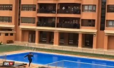 &Kappa;&omicron;&rho;&omega;&nu;&omicron;ϊό&sigmaf;: &Pi;&rho;ό&gamma;&rho;&alpha;&mu;&mu;&alpha; &gamma;&upsilon;&mu;&nu;&alpha;&sigma;&tau;&iota;&kappa;ή&sigmaf; &gamma;&iota;&alpha; &tau;&omicron;&upsilon;&sigmaf; &gamma;&epsilon;ί&tau;&omicron;&nu;&epsilon;&sigmaf; &sigma;&epsilon; &kappa;&alpha;&rho;&alpha;&nu;&tau;ί&nu;&alpha;