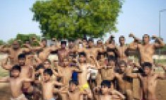 &Alpha;&pi;ί&sigma;&tau;&epsilon;&upsilon;&tau;&omicron;: Έ&nu;&alpha; &chi;&omega;&rho;&iota;ό &gamma;&epsilon;&mu;ά&tau;&omicron; &laquo;bodybuilders&raquo;! (&Phi;&Omega;&Tau;&Omicron;+VIDEO)