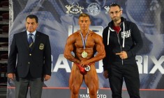 &Omicron; &Kappa;&omega;&nu;&sigma;&tau;&alpha;&nu;&tau;ί&nu;&omicron;&sigmaf; &Gamma;&epsilon;&nu;&epsilon;&theta;&lambda;ί&omicron;&upsilon; &Gamma;&epsilon;&nu;&iota;&kappa;ό&sigmaf; &Nu;&iota;&kappa;&eta;&tau;ή&sigmaf; &sigma;&tau;&omicron; Grand Prix &tau;&eta;&sigmaf; IFBB-&Epsilon;&Omicron;&Sigma;&Delta;