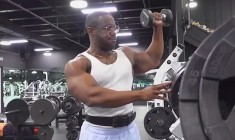 Bodybuilder &kappa;&alpha;&tau;έ&rho;&rho;&epsilon;&upsilon;&sigma;&epsilon; &epsilon;&pi;&epsilon;&iota;&delta;ή ή&pi;&iota;&epsilon; &kappa;&rho;ύ&omicron; &nu;&epsilon;&rho;ό - &Tau;&iota; &sigma;&upsilon;&nu;έ&beta;&eta;; (vid)