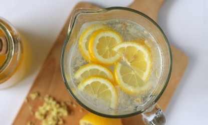 &Alpha;&pi;&omicron;&tau;&omicron;&xi;ί&nu;&omega;&sigma;&eta; &mu;&epsilon; &lambda;&epsilon;&mu;ό&nu;&iota;: 7 &tau;&rho;ό&pi;&omicron;&iota; &pi;&omicron;&upsilon; &mu;&pi;&omicron;&rho;&epsilon;ί&tau;&epsilon; &nu;&alpha; &tau;&omicron; &chi;&rho;&eta;&sigma;&iota;&mu;&omicron;&pi;&omicron;&iota;ή&sigma;&epsilon;&tau;&epsilon; (video)