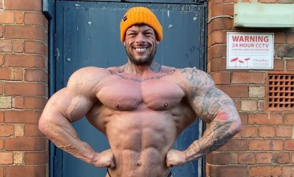 &Omicron; &gamma;ί&gamma;&alpha;&nu;&tau;&alpha;&sigmaf; &tau;&omicron;&upsilon; bodybuilding &pi;&omicron;&upsilon; &tau;&rho;ώ&epsilon;&iota; 6.400 &theta;&epsilon;&rho;&mu;ί&delta;&epsilon;&sigmaf; &kappa;&alpha;&iota; &pi;&lambda;&eta;&rho;ώ&nu;&epsilon;&iota; 600 &epsilon;&upsilon;&rho;ώ &tau;&eta;&nu; &eta;&mu;έ&rho;&alpha;