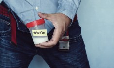 &Pi;&Rho;O&Sigma;O&Chi;H: A&upsilon;&tau;ά &epsilon;ί&nu;&alpha;&iota; &tau;&alpha; 10 &pi;&rho;ά&gamma;&mu;&alpha;&tau;&alpha; &pi;o&upsilon; &laquo;&sigma;&kappa;&omicron;&tau;ώ&nu;&omicron;&upsilon;&nu;&raquo; &tau;o &sigma;&pi;έ&rho;&mu;&alpha;