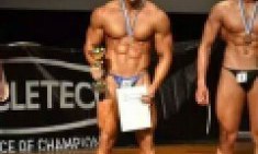 &Pi;&Alpha;&Rho;&Omicron;&Upsilon;&Sigma;&Iota;&Alpha;&Sigma;&Eta;: &Kappa;&omega;&nu;&sigma;&tau;&alpha;&nu;&tau;ί&nu;&omicron;&sigmaf; M&pi;&alpha;&nu;&tau;ί&delta;&omicron;&sigmaf; Bodybuilding Athlete