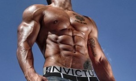 O personal trainer &alpha;&pi;ό &tau;&eta; &Beta;&omicron;&upsilon;&lambda;&gamma;&alpha;&rho;ί&alpha; &pi;&omicron;&upsilon; έ&chi;&epsilon;&iota; &tau;&rho;&epsilon;&lambda;ά&nu;&epsilon;&iota; &tau;&omicron; &delta;&iota;&alpha;&delta;ί&kappa;&tau;&upsilon;&omicron; (&Phi;&Omega;&Tau;&Omicron;)