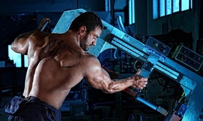 Έ&nu;&alpha;&sigmaf; &Kappa;&rho;&eta;&tau;&iota;&kappa;ό&sigmaf; bodybuilder &sigma;&tau;&omicron; &laquo;&Rho;ό&delta;&alpha;, &Tau;&sigma;ά&nu;&tau;&alpha; &kappa;&alpha;&iota; &Kappa;&omicron;&pi;ά&nu;&alpha;&raquo;