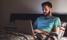 &Pi;&omega;&sigmaf; &eta; &kappa;&alpha;&rho;&alpha;&nu;&tau;ί&nu;&alpha; &epsilon;&pi;&eta;&rho;&epsilon;ά&zeta;&epsilon;&iota; &tau;&omicron;&nu; ύ&pi;&nu;&omicron; &kappa;&alpha;&iota; &tau;&alpha; ό&nu;&epsilon;&iota;&rho;&alpha;