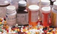 &Phi;&alpha;&rho;&mu;&alpha;&gamma;&epsilon;&delta;ώ&nu;: &Eta; &chi;&epsilon;&iota;&rho;ό&tau;&epsilon;&rho;&eta; &epsilon;&pi;&iota;&delta;&eta;&mu;ί&alpha; &gamma;&iota;&alpha; &tau;&eta;&nu; &omicron;&pi;&omicron;ί&alpha; &kappa;&alpha;&nu;&epsilon;ί&sigmaf; &delta;&epsilon;&nu; &mu;&iota;&lambda;ά&epsilon;&iota;