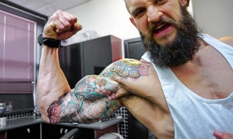 Έχετε τατουάζ και γυμνάζεστε; Πώς επηρεάζουν το κορμί μας;