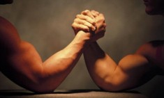 &Mu;&pi;&rho;&alpha; &nu;&tau;&epsilon; &phi;&epsilon;&rho;: &Tau;&omicron; &kappa;ό&lambda;&pi;&omicron; &gamma;&iota;&alpha; &nu;&alpha; &kappa;&epsilon;&rho;&delta;ί&zeta;&epsilon;&iota;&sigmaf; &kappa;ά&theta;&epsilon; &phi;&omicron;&rho;ά