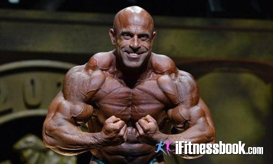 &Mu;&iota;&chi;ά&lambda;&eta;&sigmaf; &Kappa;&epsilon;&phi;&alpha;&lambda;&iota;&alpha;&nu;ό&sigmaf;: &laquo;&Alpha;&pi;&omicron;&delta;έ&chi;&omicron;&mu;&alpha;&iota; &tau;&omicron;&nu; &tau;ί&tau;&lambda;&omicron; &tau;&omicron;&upsilon; &kappa;&alpha;&lambda;ύ&tau;&epsilon;&rho;&omicron;&upsilon; Έ&lambda;&lambda;&eta;&nu;&alpha; bodybuilder&raquo;