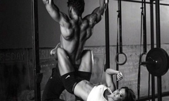 Οι 10 καλύτερες σύνθετες ασκήσεις με βάρη: το μυστικό για μεγάλα μπράτσα (εικόνες) !!!