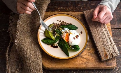 &Eta; &delta;ί&alpha;&iota;&tau;&alpha; High Fats - Low Carbs &gamma;&iota;&alpha; &alpha;&pi;ώ&lambda;&epsilon;&iota;&alpha; &lambda;ί&pi;&omicron;&upsilon;&sigmaf;