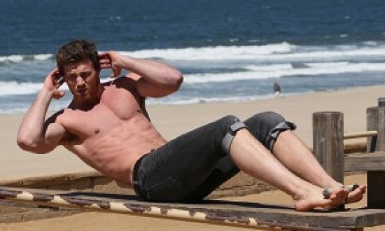 Πως θα τονώσεις το σώμα σου στη παραλία!