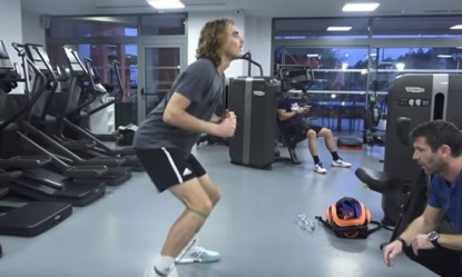 H &epsilon;&xi;&omega;&phi;&rho;&epsilon;&nu;&iota;&kappa;ά &sigma;&kappa;&lambda;&eta;&rho;ή &pi;&rho;&omicron;&pi;ό&nu;&eta;&sigma;&eta; &tau;&omicron;&upsilon; &Sigma;&tau;έ&phi;&alpha;&nu;&omicron;&upsilon; &Tau;&sigma;&iota;&tau;&sigma;&iota;&pi;ά (video)