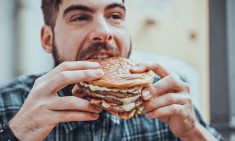 &Gamma;&iota;&alpha;&tau;ί &delta;&epsilon;&nu; &pi;&rho;έ&pi;&epsilon;&iota; &nu;&alpha; &tau;&rho;ώ&tau;&epsilon; &gamma;&rho;ή&gamma;&omicron;&rho;&alpha;